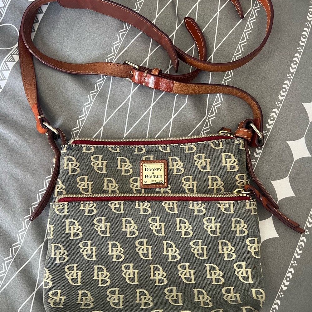 Dooney & Bourke  - Crossbody / shoulder bag